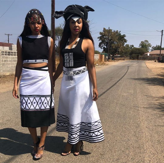 Clipkulture | Ladies In Xhosa Traditional Umbhaco Attire With Doek ...